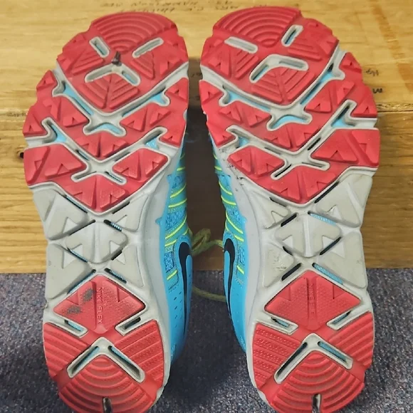 Nike Blue and Pink Athletic Running Shoes Lightweight Mesh - Picture 2 of 4